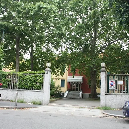 Hotel Garden 2*