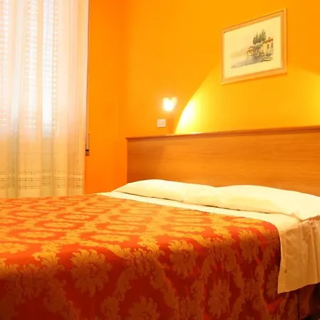 Garden Hotel 2*