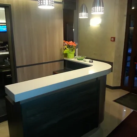 Garden Hotel 2*