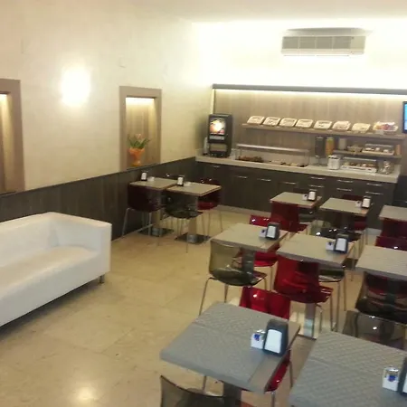 Garden Hotel 2*