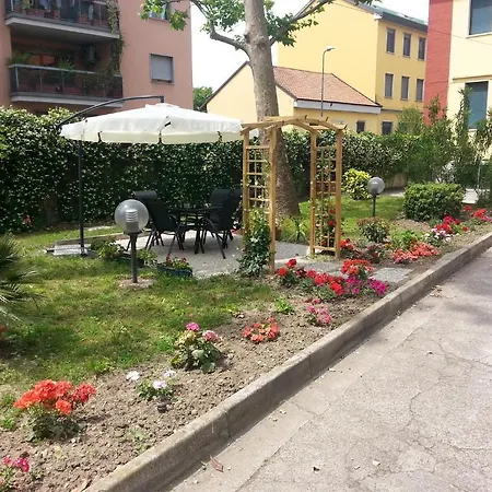 Garden Hotel 2*